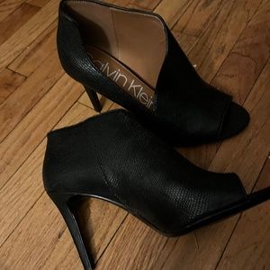 Calvin Klein Lizard Pattern  heels